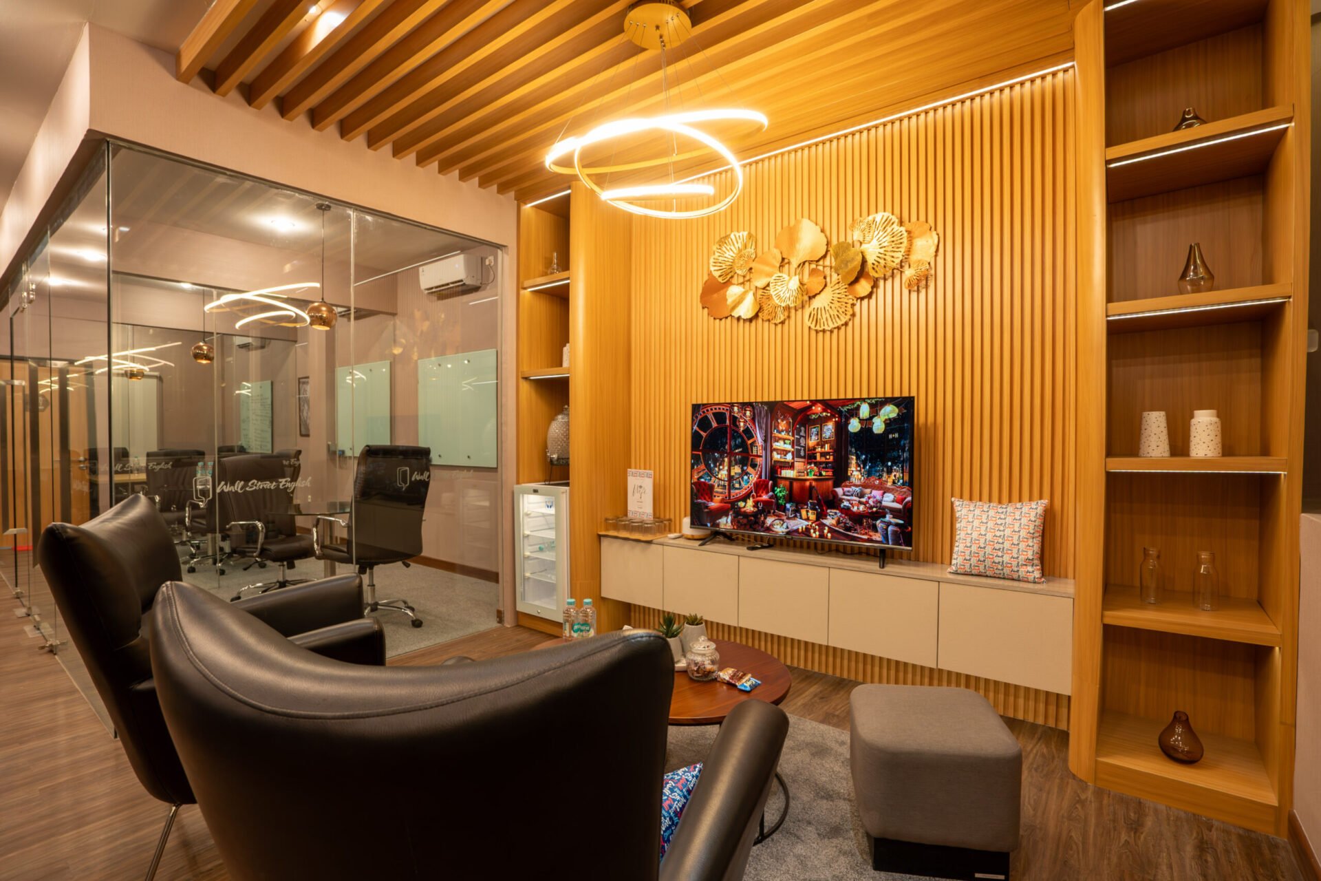 Belajar in-center di VIP Lounge Wall Street English